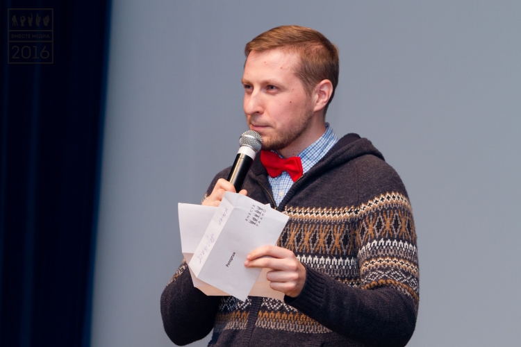 Максим Поляков объявляет победителя